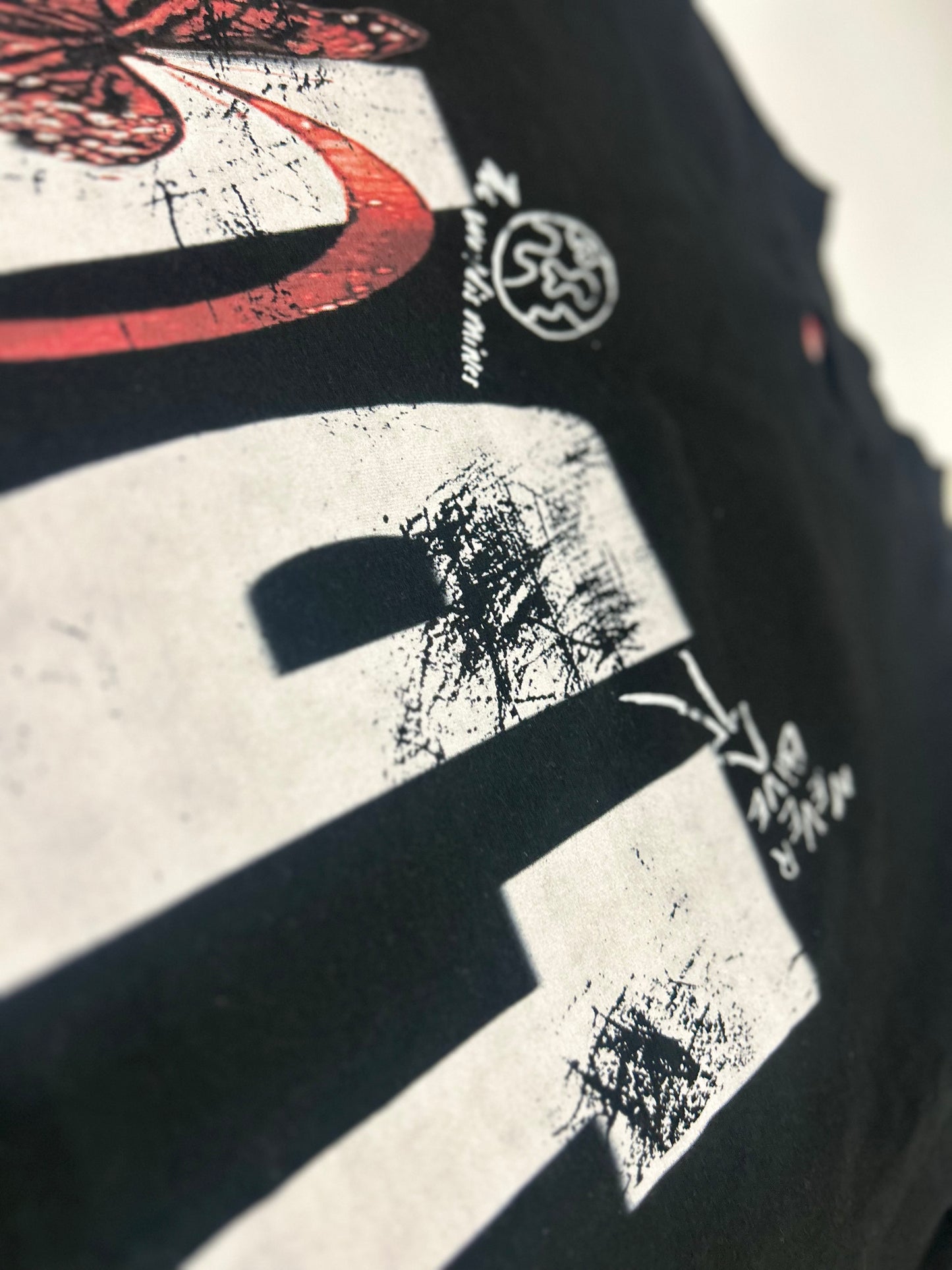 Infinite Art Tee Blk & Red